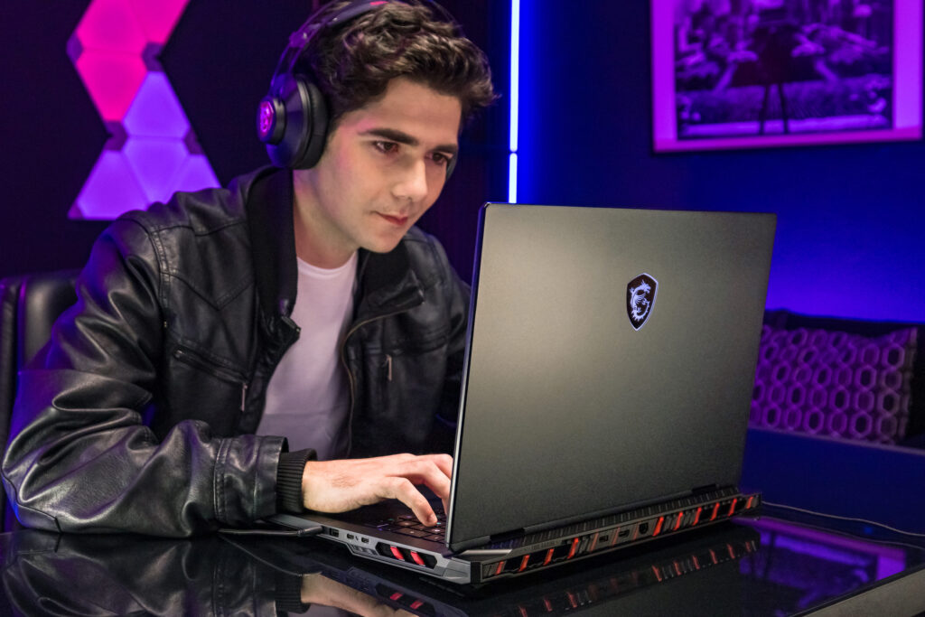 Raider 18 HX AI_Scenario Photo_5